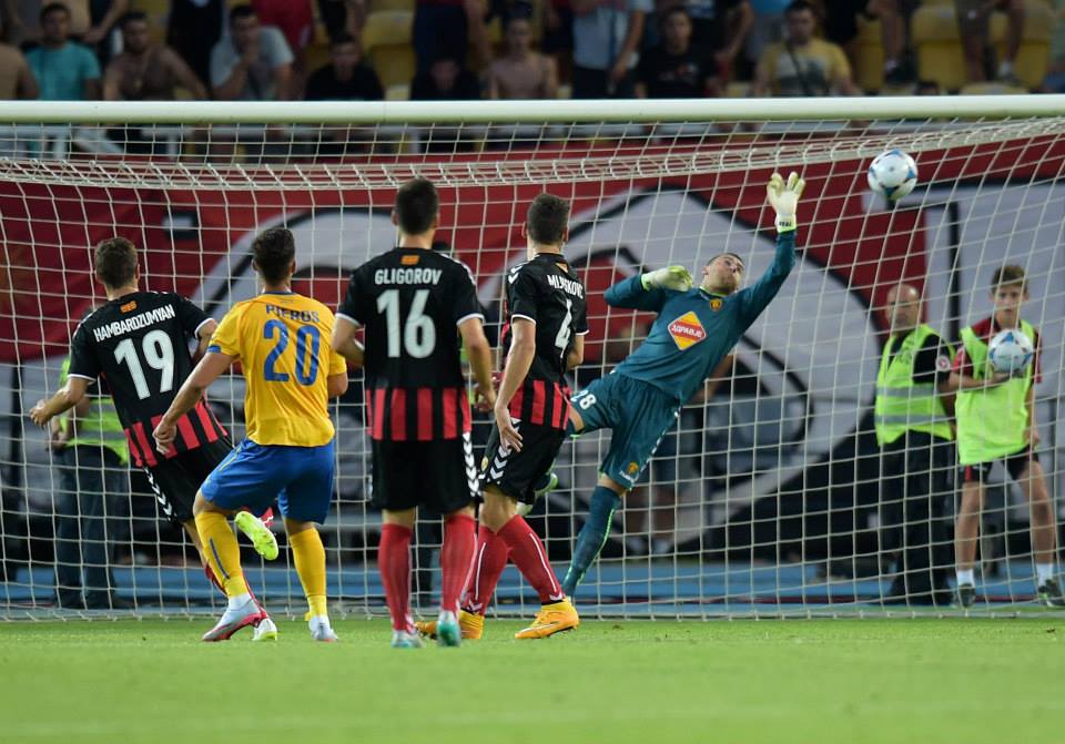 Pachovski's save early in the game