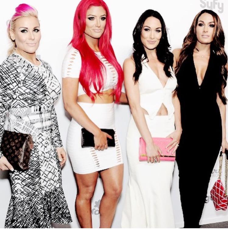 NikkiAndBrie's tweet photo. NEW episode of #TotalDivas 2night on E! at 9pm! You'll finally see the sad truth of a falling out friendship. 💛N http://t.co/WTMdWWwTAN