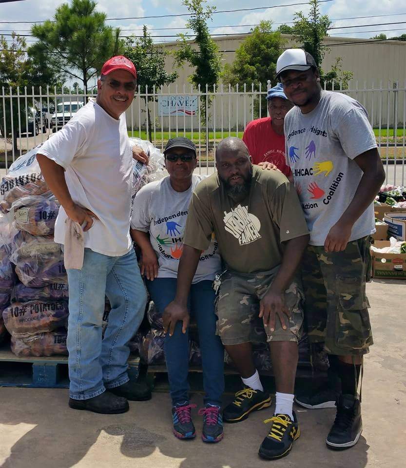 RolandforHOU's tweet photo. This was a great way to start the week yesterday. Close to 200 familes came through, feels great to give back. http://t.co/fplInBAelP