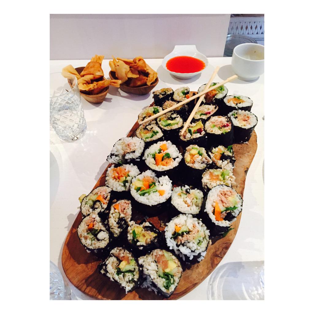 SabbieHeesh's tweet photo. Homemade Cauliflower Kale Sushi Rolls were on the menu tonight 🍣🍲👌🏻 @LaurenHawtree @HLBrown__ http://t.co/ZVDoFu0VlL