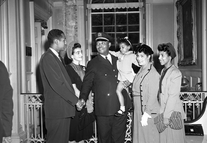 WNYC's tweet image. NYC's first African American cop talks about what he went through in the 1920s. bit.ly/1Mn5XRi