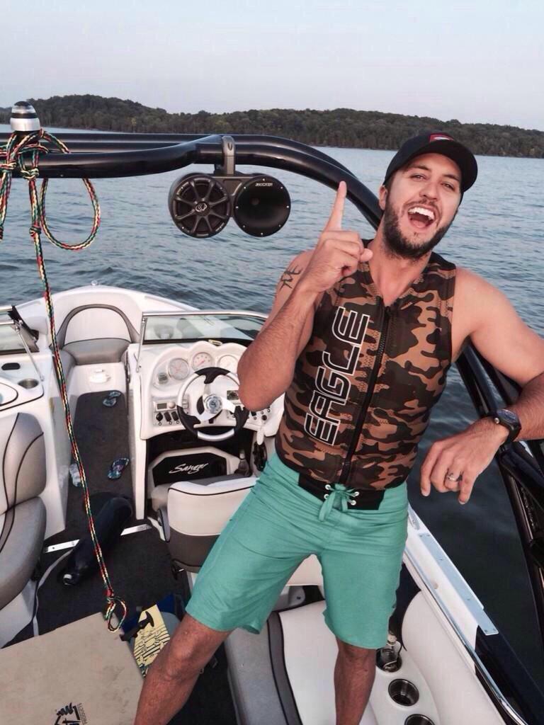 Who else would love to be on this boat with Luke Bryan?