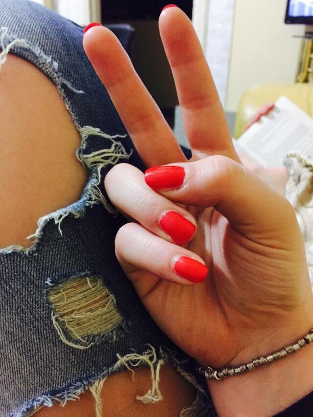 Fuckasdfghj's tweet photo. 😪✌️#bored http://t.co/9jrYxVjHwY