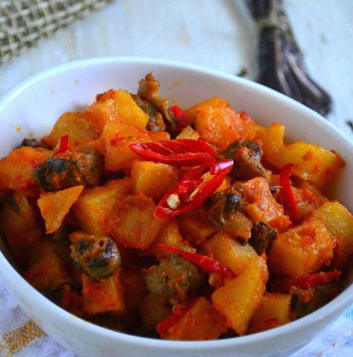 BintaroIklan's tweet photo. Via @DapurEmake: Sambal goreng kentang ati Dapur Emak. Pedas level 1-5 paket 250gr/500gr order:7D17D5EF http://t.co/qLbWIVkJuq @IklanCeloteh