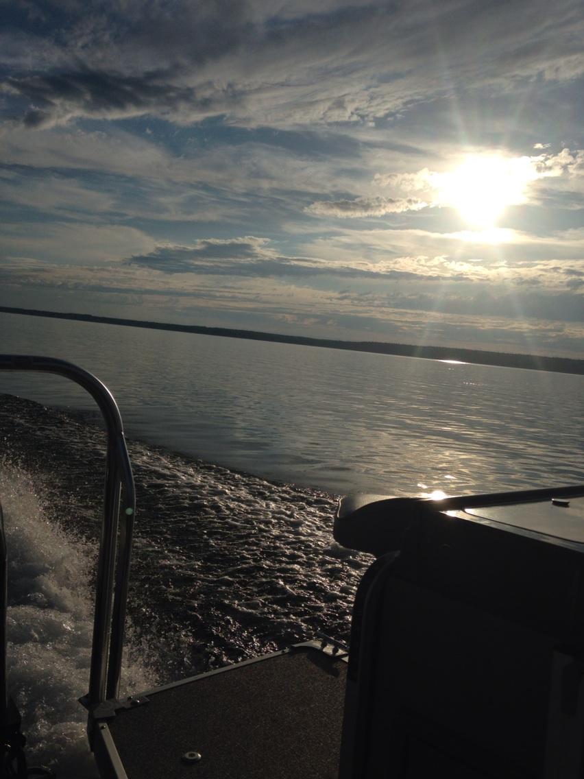 Mooselips9's tweet photo. #beautynight #familyfishing #lovecoldlake #happyplace http://t.co/7WMQzPwa9W