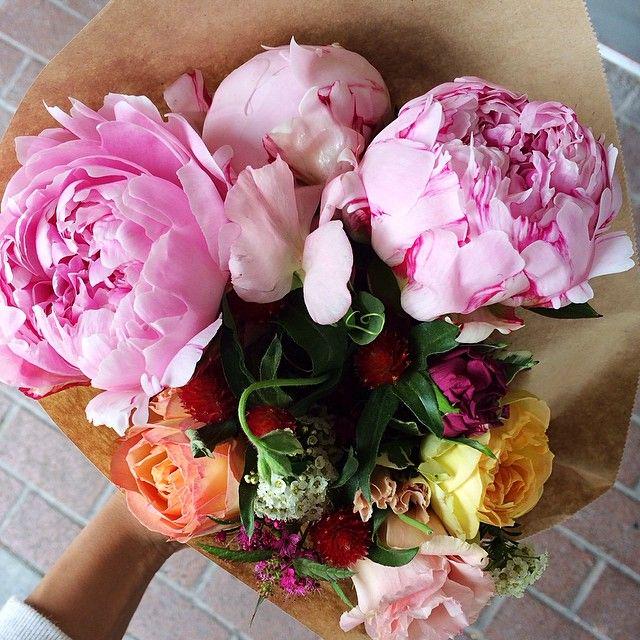 UrbanBotanicaSF's tweet photo. Want to keep your flowers looking beautiful &amp; fresh? Change the water entirely every 2-3 days for best results. http://t.co/AtgnBjM8oe