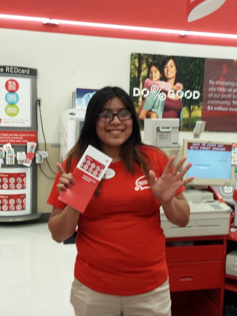 CejaTrina's tweet photo. Cashier Stephanie, leading the the way with 6 redcards tonight during her shift!!
#gravytrain #T865 http://t.co/FswUbRIt2H