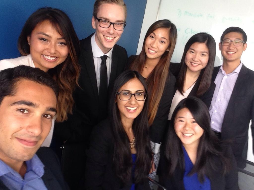 samxng's tweet image. Photoshoot day with the #deloittevancouver interns! 📷 #modelsforaday @DeloitteCampus