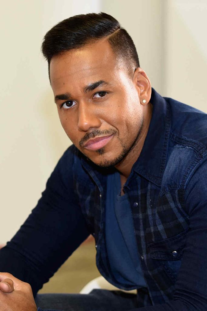 TheBlownStation's tweet photo. HOY !! Esta de Cumpleaรฑos @RomeoSantosPage y @TheBlownStation quiere Felicitarlo #HBDRomeoSantos http://t.co/cUrQOPpvXW