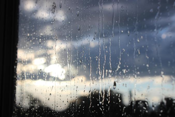 ConversasComigo's tweet photo. Reflexão nº 51 - A preguiça das tardes de chuva http://t.co/NQpyKXXZ3M http://t.co/YaIm1SPQwD