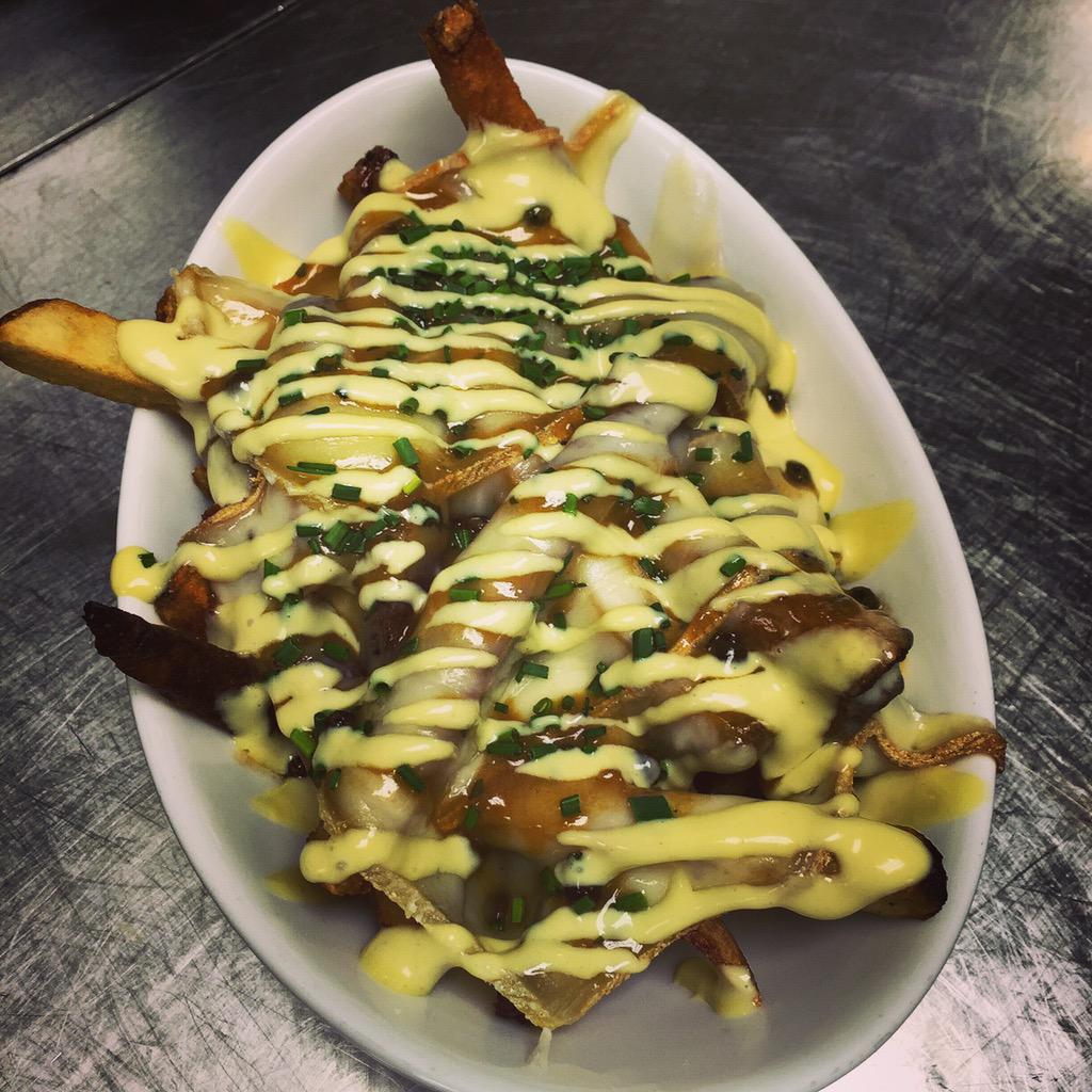 ChefNWilkins's tweet photo. "Loaded French Fries" morbier, garlic, shallot, au poivre, Dijon aioli #latenight #dishtesting #france 🇫🇷🇫🇷🇫🇷 http://t.co/9ipv6ifJeN