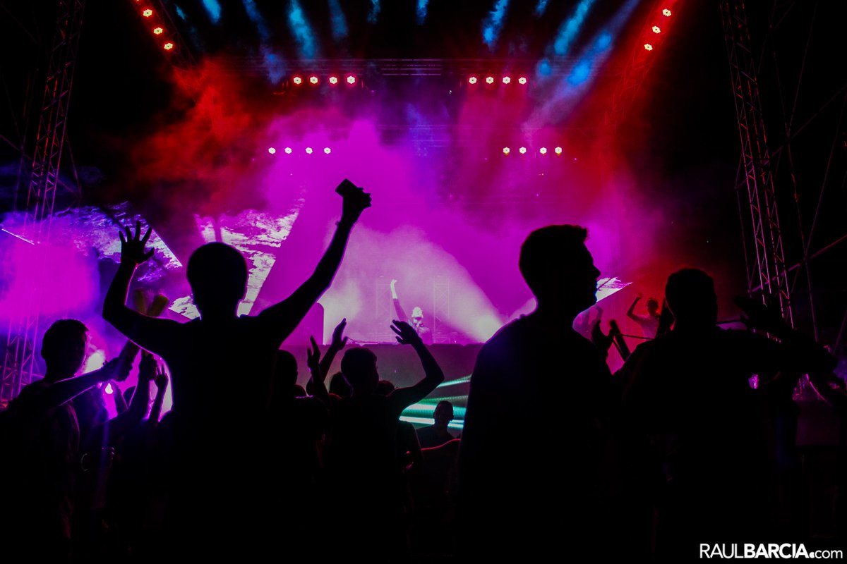 Nightfallfest's tweet photo. Recordemos algunos grandes momento del año pasado en nuestra primera edición... ¡en 25 días más y mejor! :D http://t.co/5vURVZu0Tk