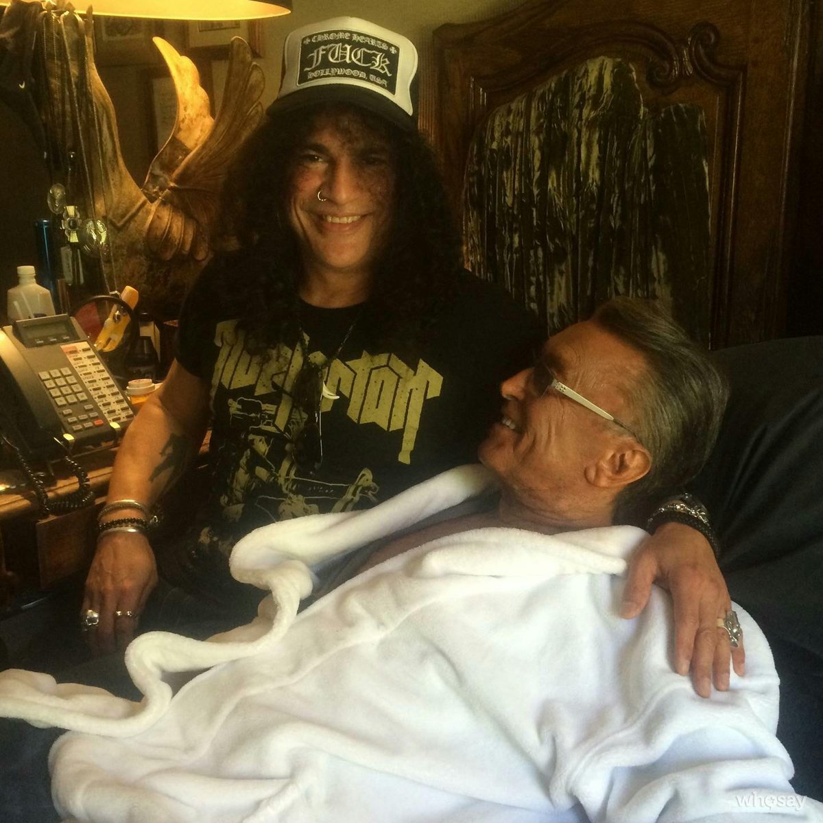 Slash's tweet photo. Pic of @the_robertevans &amp; I earlier today. Great to see him. iiii]; )' http://t.co/ikZMgW1EQL
