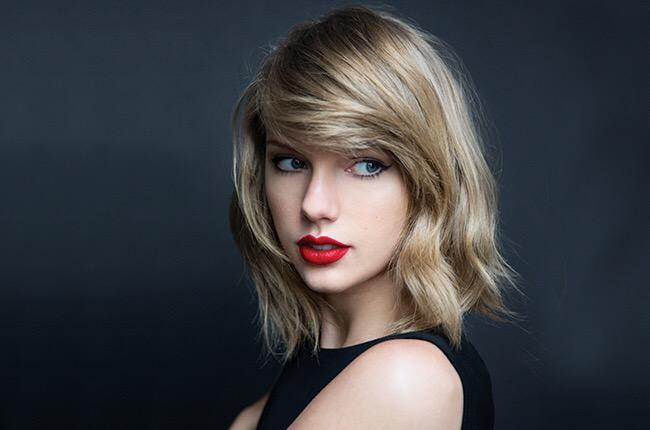copthisforme's tweet photo. Who side you on ?
RT for Nicki Minaj 
FAV for Taylor swift http://t.co/HCZgXh2GKH