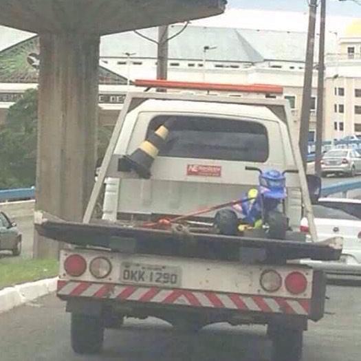 andrepriscilabm's tweet photo. Não abusem da velocidade, esse já era! !!!! http://t.co/27Z9xfzI3V
