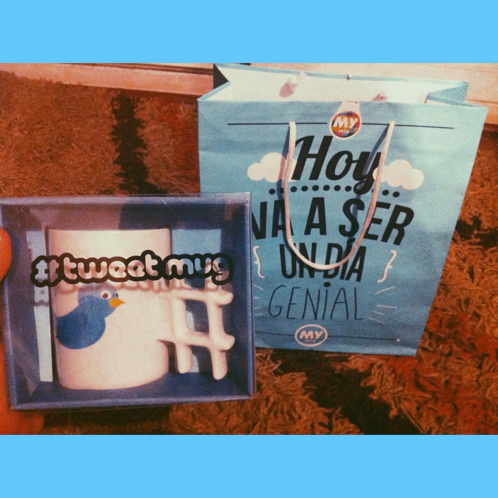 FitoUrbina's tweet photo. Oficialmente soy un twittero ❤️ Gracias @CLisperguer . Sé que estas orgulloso de mi xd #TweetMug @MyMix 😊 http://t.co/UqXRFsS7Ki