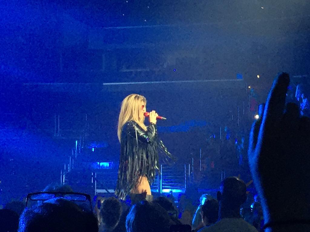 kmdowg's tweet photo. Amazing. There are no words. @ShaniaTwain @verizoncenterpr #RockThisCountry http://t.co/yq0ukLNarV