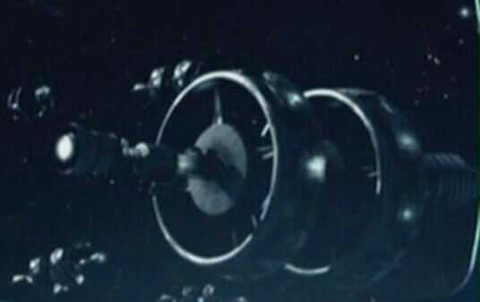 Greyson_Rose's tweet image. (Reporter): A giant ship has appeared over   The Lincoln Memorial Reflecting Pool.  [Watches the TV eyebrow cocked.]