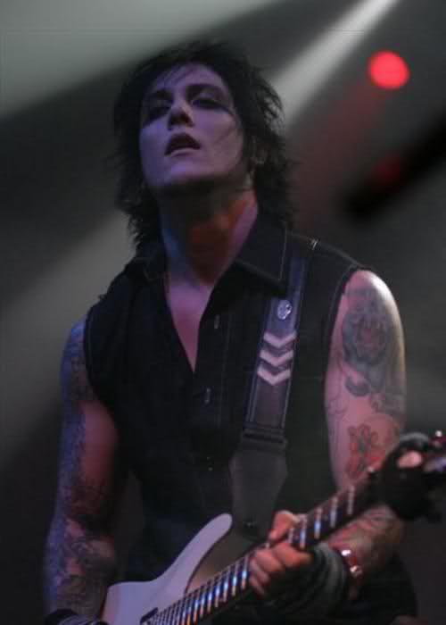 HadesI_CIR's tweet photo. #U se muere de sueño, buenas noches 
PD: Se que me adorais 
#HadesOff http://t.co/qyPAcRPBJi
