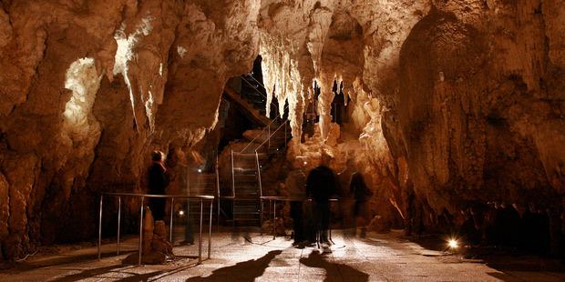 Cavers Mark 10th Anniversary of Ruakuri Cave Renovations bit.ly/1fkHQ7I