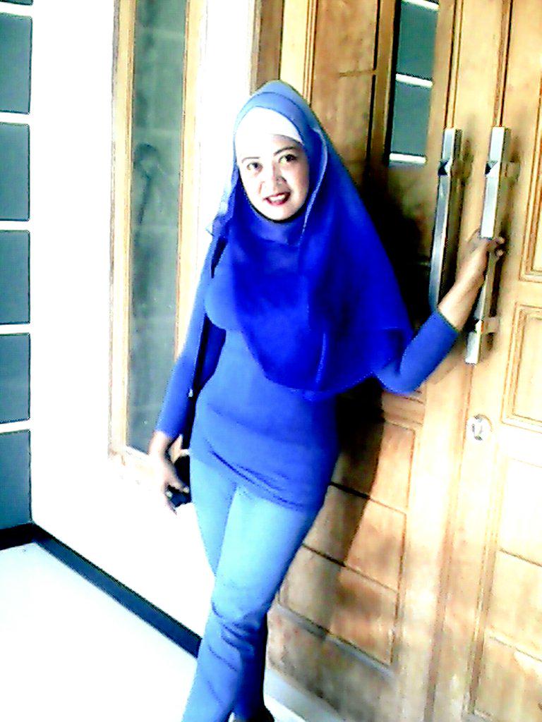 arys749's tweet photo. Slalu dekat dengan mu atau sbliknya kmu dkat dngan itulah tdk mungkin. http://t.co/PURnWc2bpV