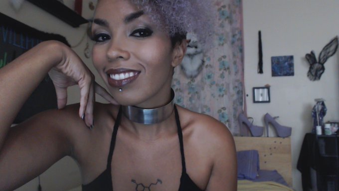 Came home to find a new collar from my babe. Nothing cheers me up like being spoiled <3 http://t.co/