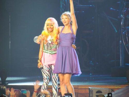 BrayanSwift13's tweet photo. Where was the super bass of both?

#NickiSwift #TaylorMinaj 
@taylorswift13  @NICKIMINAJ http://t.co/2RBKYNpzWI