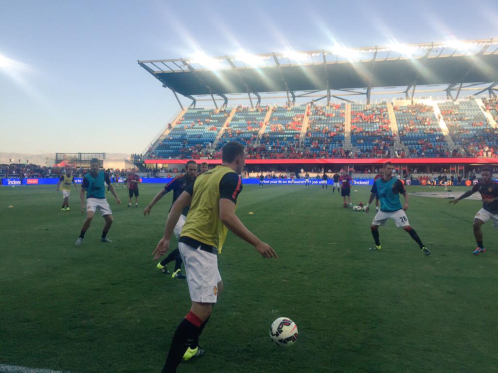 Para pemain #mufc melakukan warming up di San Jose. #MUtour