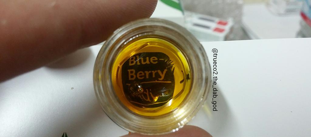 ThaDabGodLoc's tweet photo. Always the best #Blueberry #Trueco2 #Oil #co2 #hashoil #cannabis #medicine #healthy #Natural #clean #Indica #ByeBHO http://t.co/lApxZ4zCTd