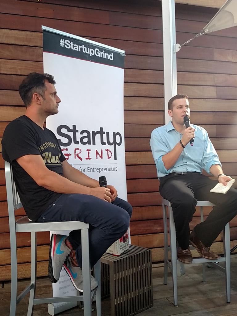 zcferres's tweet image. Kicking it with @garyvee and @joefamalette at #StartupGrind. #nicesocks