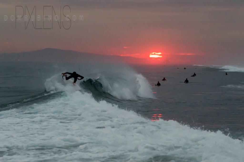 pixlens's tweet photo. #dolores hit #Newport #Newportbeach #wave #waves #beach #ca #oc #surf #surfing #nikon #sunset http://t.co/55Wr3Dugow