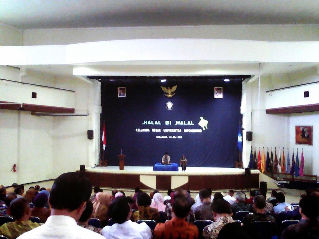 BEMFSMUNDIP's tweet photo. Halal Bihalal keluarga besar Universitas Diponegoro | Rabu 22 Juli 2015 | @Gd.Prof.Soedarto http://t.co/H4JFt5lGDc