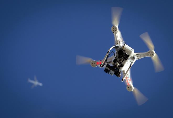 PhxDug's tweet photo. #Drone Users Face Jail If They ‘Recklessly Endanger An Aircraft in Flight’ http://t.co/UnXdNgkOBl http://t.co/qfRcId26Ux