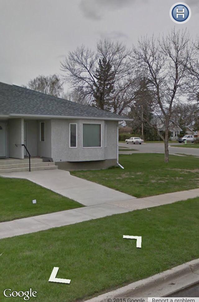 MDwillowConf's tweet photo. here is one of claresholms most historic land sites and you look just to the left and there's the Moto of the house http://t.co/unLCIatZB9
