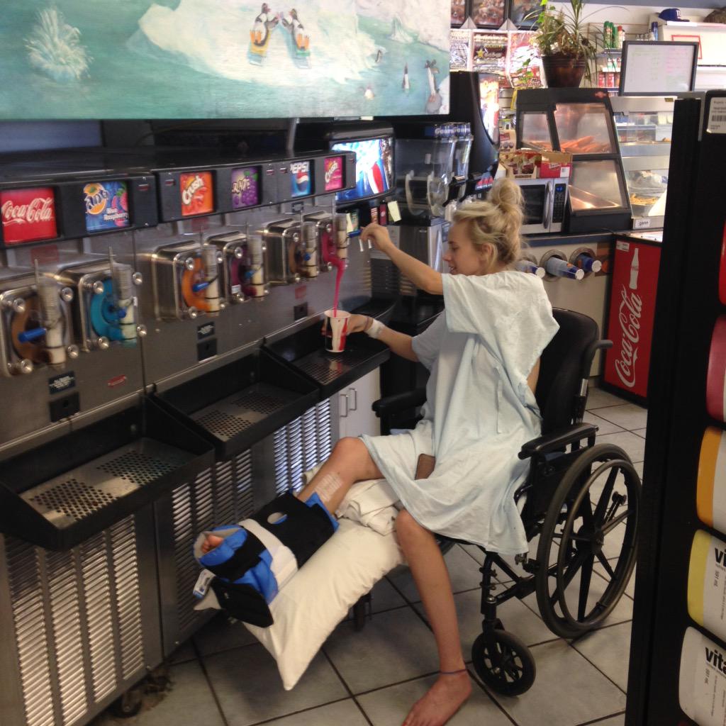 JazlynPitcher's tweet photo. In case you didn't hear already I kinda broke out of the hospital.... #doitfortheslurpee http://t.co/m8BnomHwk5