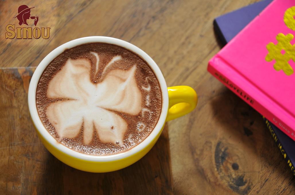 Hot Chocolate Le Sinou.
Menurut riset, cokelat panas menyehatkan krn terkandung zat antioksidan dlm kokoa. #DidUknow