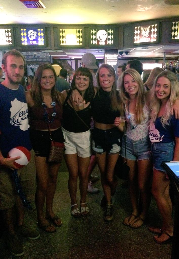 BeerPromosWI's tweet image. The Bud Team is giving out a pair of Cubs Tickets tonight ! Meet us at @TheKollegeKlub