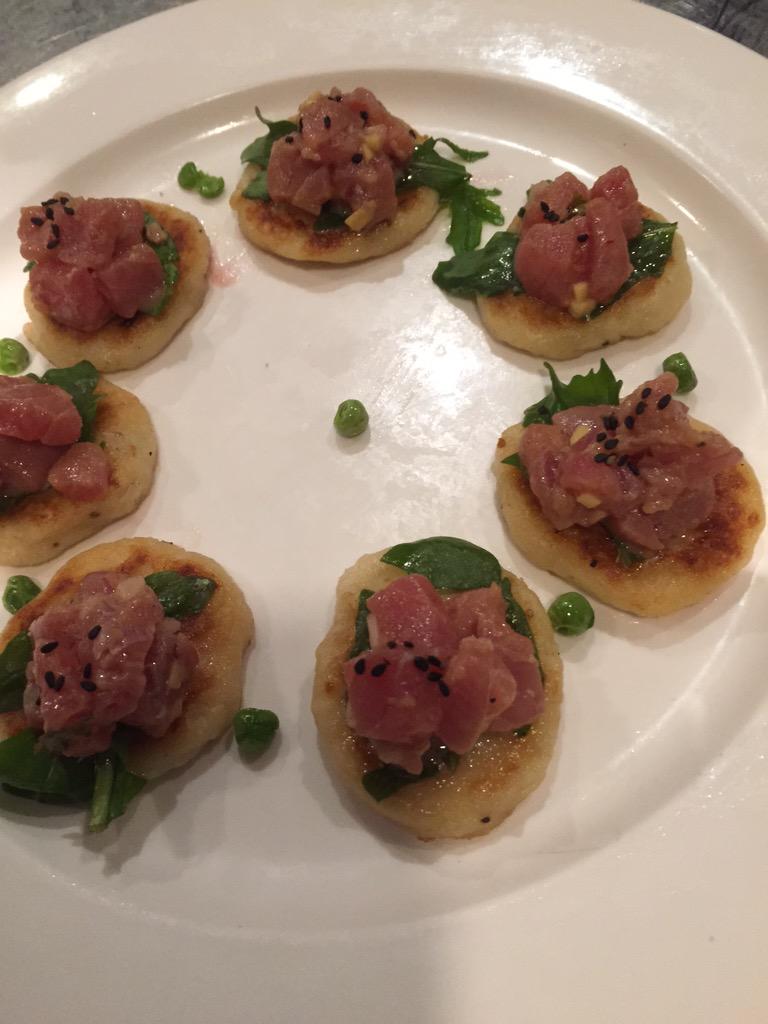jerspogi2's tweet photo. Crispy gnocchi fresh arugula and tuna tartar http://t.co/Ewlvsgto2h