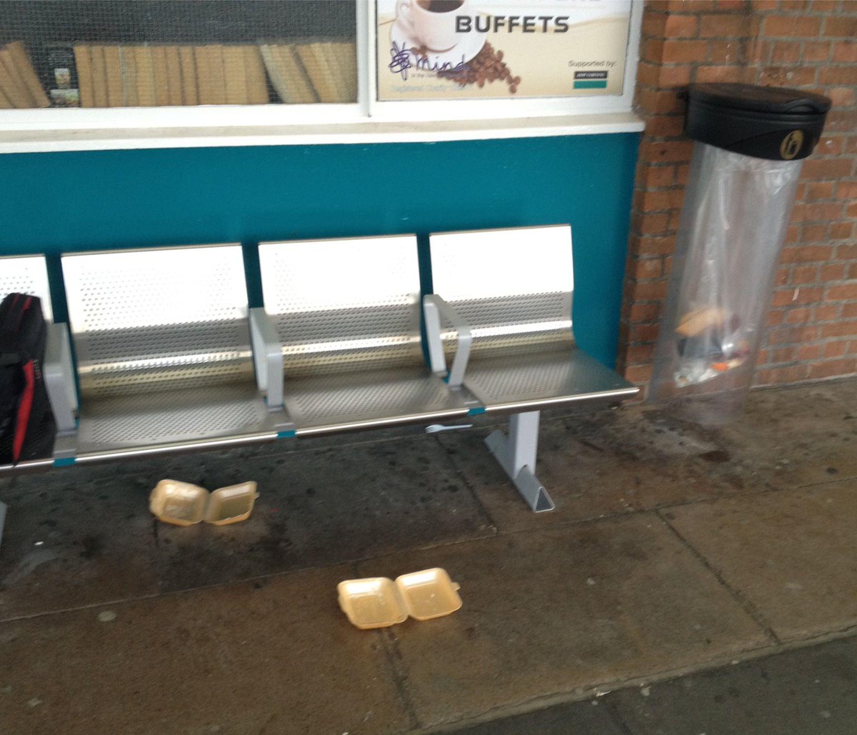 BarryIdeasbank's tweet image. How can anyone litter sitting next to a bin? #BarryStation Barry #KeepBarryTidy