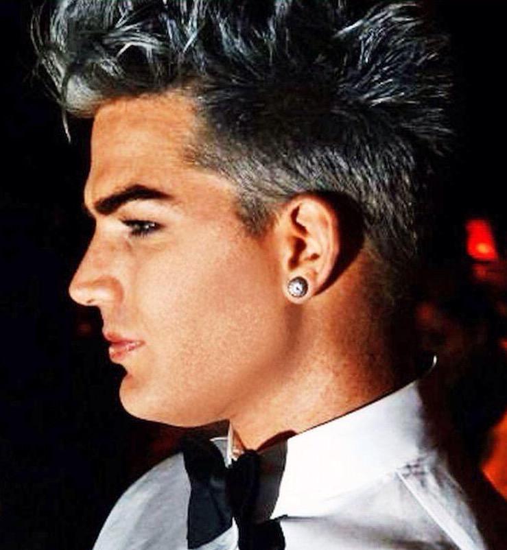 he has one of the prettiest profiles that i've ever seen:'))