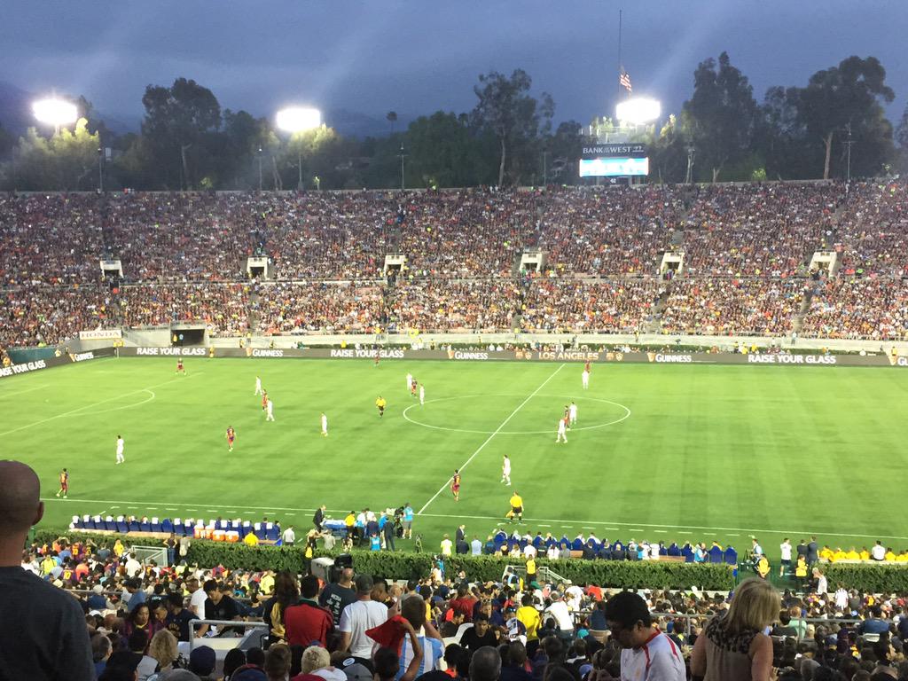 HeitingasHeroes's tweet photo. Scouting some talent at the #LAvFCB game. I am not impressed http://t.co/wsvRr1EBTy