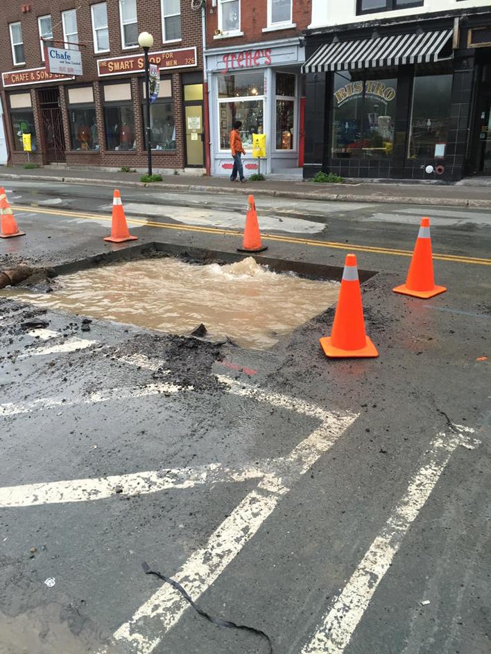 BrakeyatBlue's tweet image. Blue On Water finally got a pool. Compliments of Platinum Construction and the city apparently.