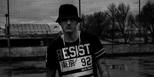 lacasadelrap's tweet photo. Deal Pacino - "Drive-by" (Video) https://t.co/hoMTyQpEGf http://t.co/V7Xd3CN5F2