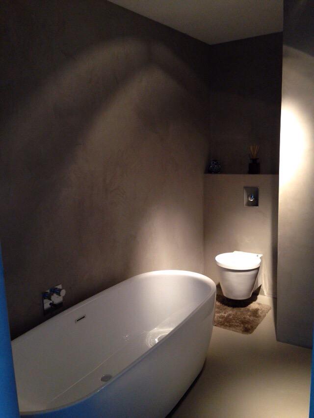 Badkamer is weer klaar voor gebruik. Wanden afgewerkt met concrete Nature #waterdicht #wandafwerking #badkamer