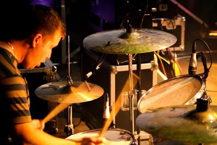 LittleIndieFest's tweet photo. #littleindiefest #acceptingapril #dejavega #sonicrevolvers #spittingpips #factoryband #smithsltd #thekillerz #oasisuk http://t.co/MhZF7ACnbB