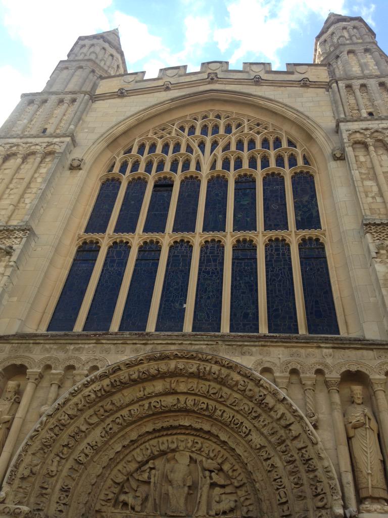 Medway_Pharmacy's tweet photo. Sunny morning for our Graduates today #pharmacygraduate #rochester http://t.co/HTp6gAX0GA