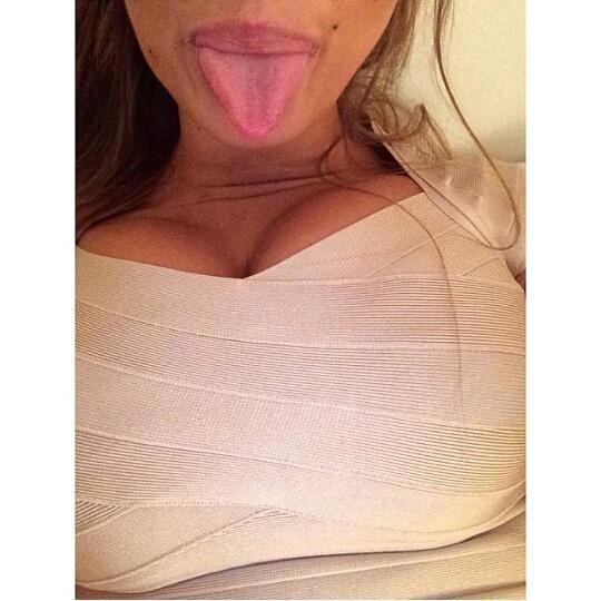 itshellenhoes's tweet image. 👅😏