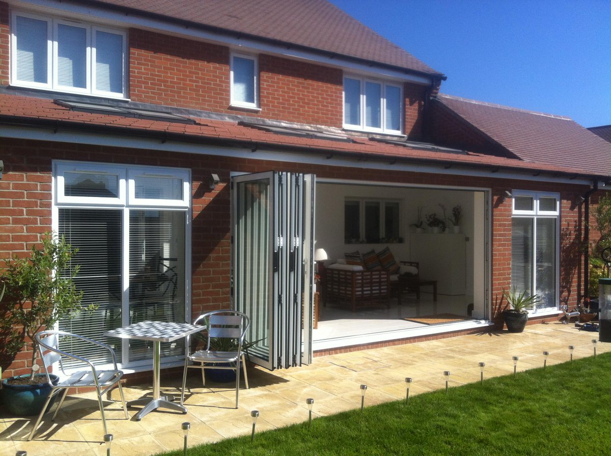Thewindowcoltd's tweet photo. Fantastic extension using Smarts Visofold Bifold doors &amp; @kommerling_uk UPVC Windows in White #bifolds #upvc http://t.co/mX5MFEeU5X