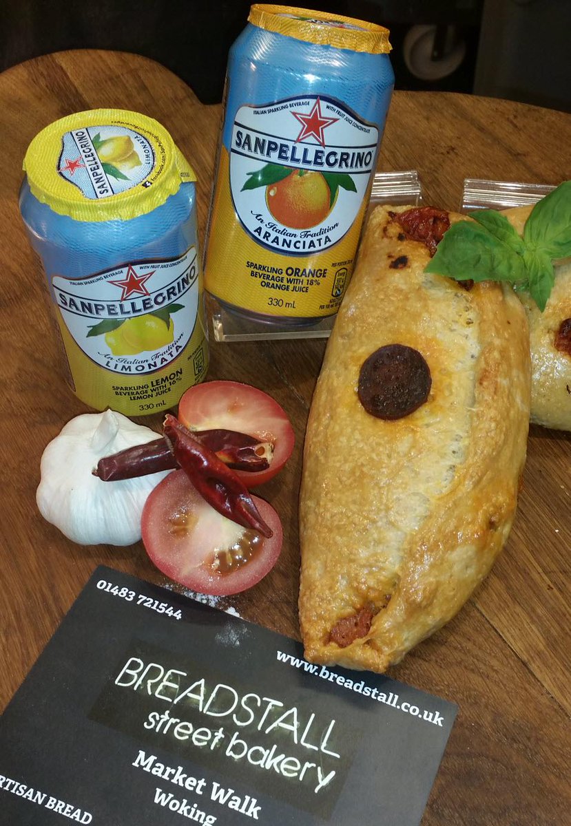 WokingMarket's tweet photo. @WokingBread make #Calzones to die for! Quote "Munchtime" to get a calzone &amp; drink for £4 Mon-Fri @welovewoking1 http://t.co/GvnEg6Olsy