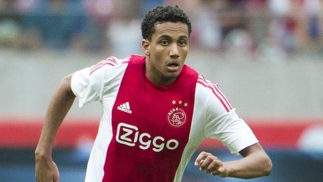 Ajaxshowtimecom's tweet image. De Boer denkt aan Oranje-debuut Riedewald: bit.ly/1JxcmDg